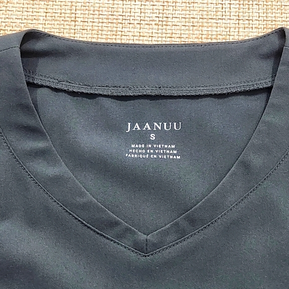 Jaanuu Scrubs Women’s 3-Pocket V-Neck Oversized Top‎ Military Green S - Picture 4 of 9